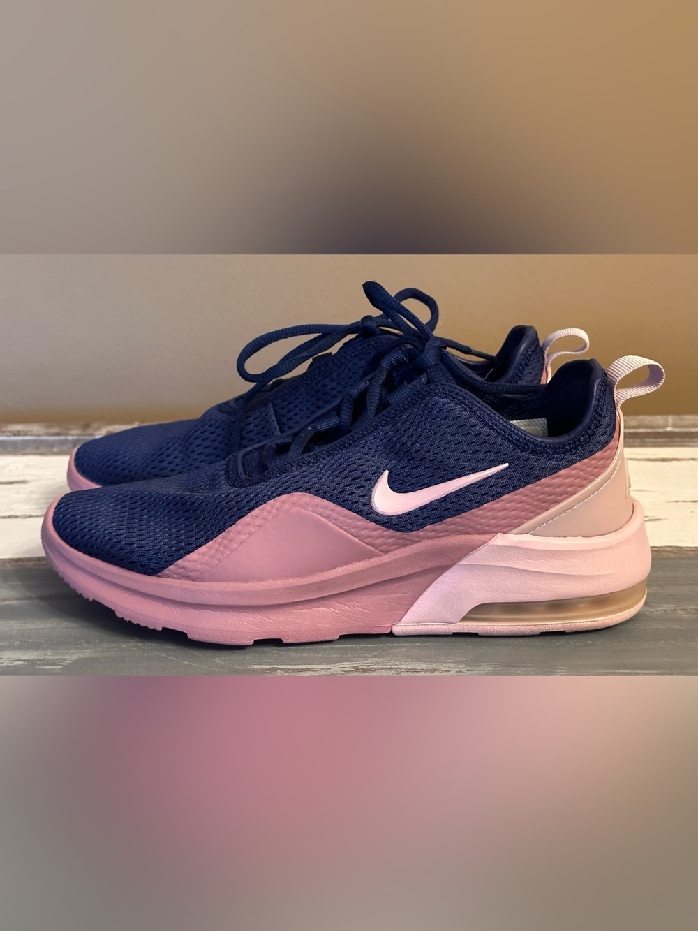 Nike Air Max Motion 2 Sneakers Women’s Size 8 Navy Pink Running Training Shoes